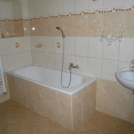 Apartman - *