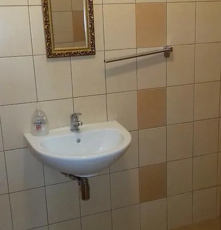 - Apartman *