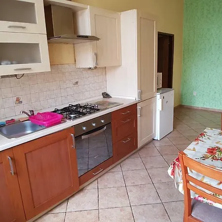 - Apartman *